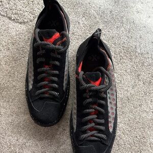 Men's Black and Red Low-Top Athletic Sneakers